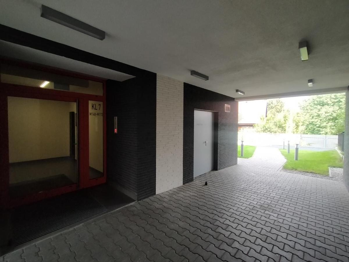 Fajny Apartament Z Parkingiem, Obok Metra. Warsaw Exterior photo