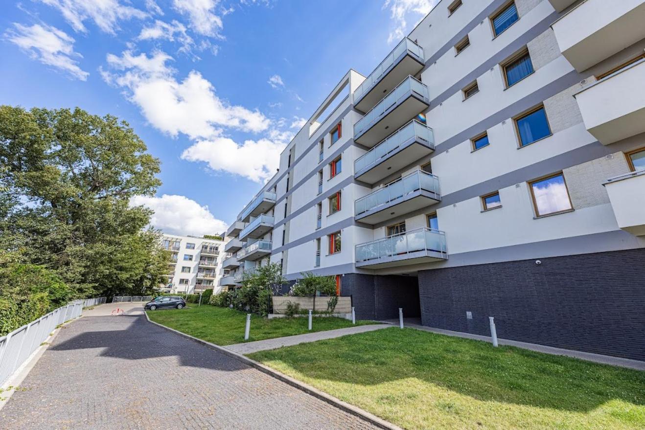 Fajny Apartament Z Parkingiem, Obok Metra. Warsaw Exterior photo