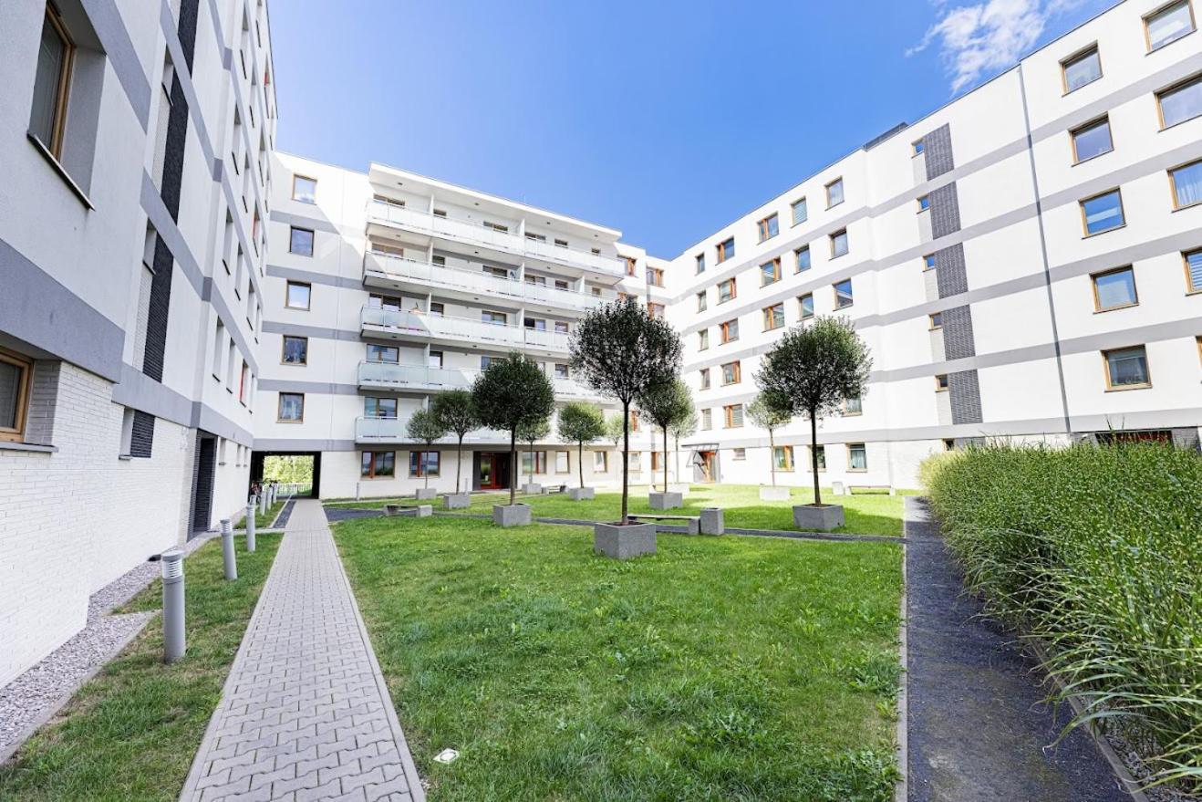 Fajny Apartament Z Parkingiem, Obok Metra. Warsaw Exterior photo