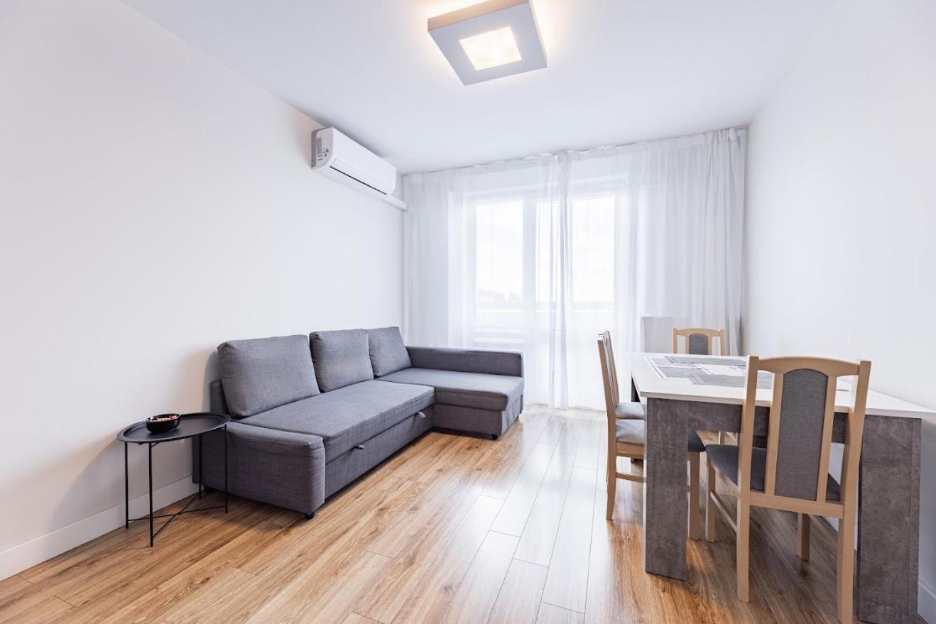 Fajny Apartament Z Parkingiem, Obok Metra. Warsaw Exterior photo