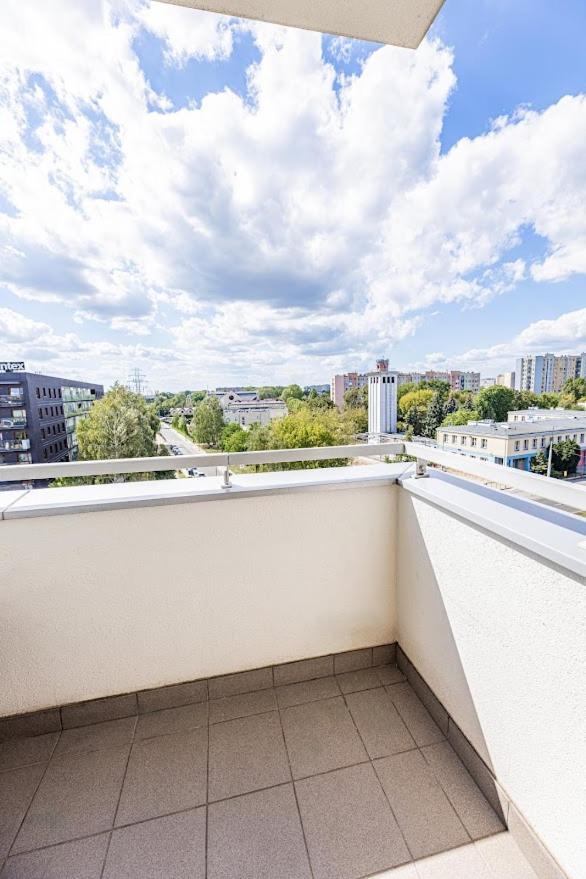 Fajny Apartament Z Parkingiem, Obok Metra. Warsaw Exterior photo